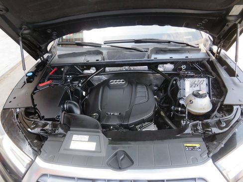 Used 2020 Audi Q5 2.0T Premium w/ Convenience Package AWD/4WD image 40