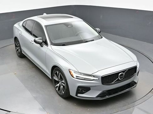 Used 2025 Volvo S60 B5 Plus FWD image 45