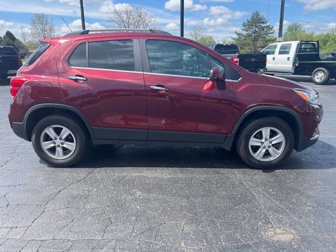 Used 2017 Chevrolet Trax LT w/ LT Convenience Package image 5