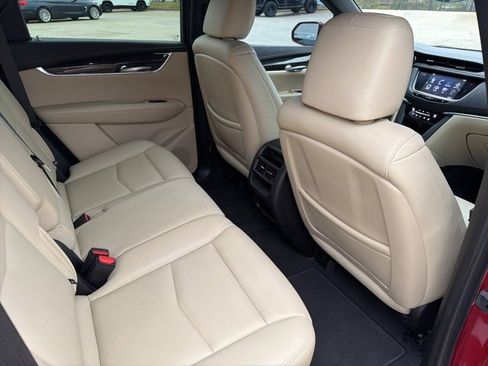 Used 2019 Cadillac XT5 FWD image 14