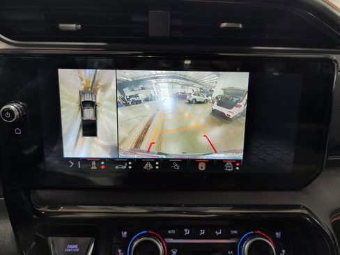Used 2025 GMC Sierra 2500 AT4 w/ AT4 Premium Plus Package AWD/4WD image 15