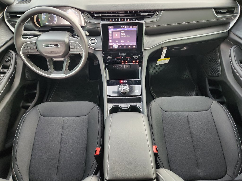 New 2026 Jeep Grand Cherokee Laredo RWD image 18
