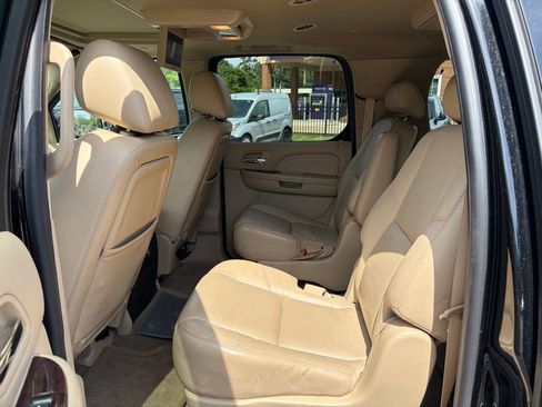 Used 2010 Cadillac Escalade ESV Premium AWD/4WD image 5