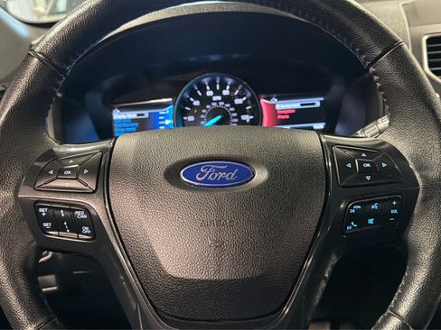 Used 2018 Ford Explorer XLT w/ Equipment Group 202A AWD/4WD image 22