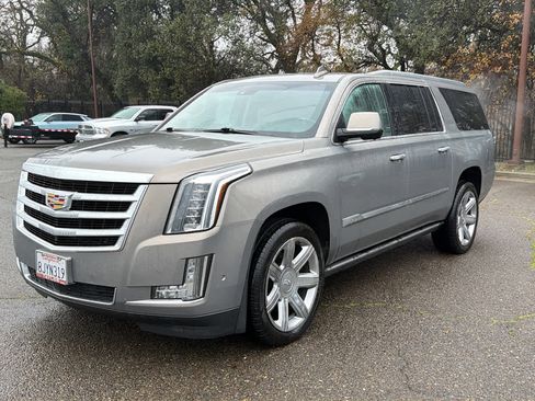 Used 2019 Cadillac Escalade ESV Premium Luxury image 1
