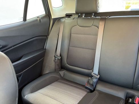 Used 2025 Chevrolet Trax LT image 38