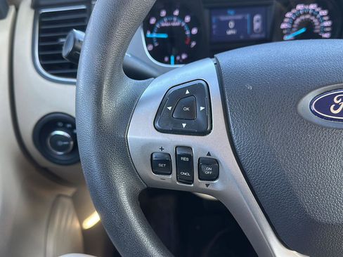 Used 2018 Ford Taurus SE image 15