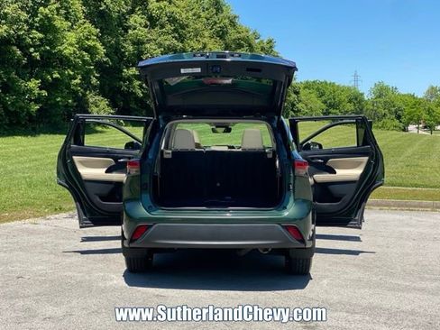 Used 2023 Toyota Highlander XLE AWD/4WD image 43
