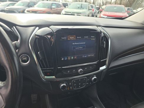 Used 2021 Chevrolet Traverse LT w/ LPO, Blackout Package image 32