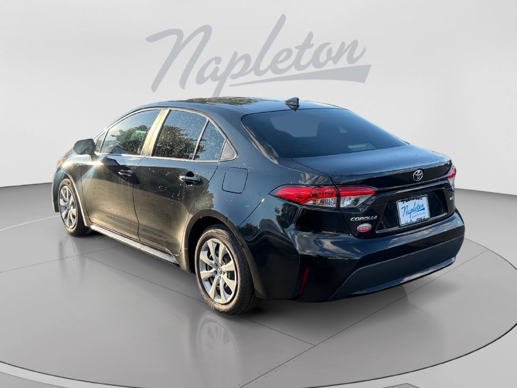 Used 2022 Toyota Corolla LE FWD image 3