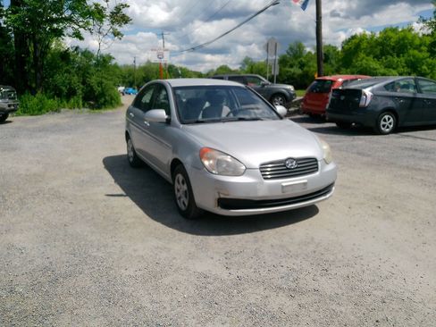 Used 2009 Hyundai Accent GLS w/ Popular Equipment Pkg 5 FWD image 3