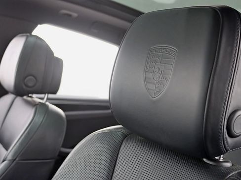 Used 2021 Porsche Macan AWD/4WD image 24