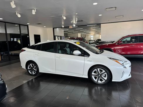 Used 2016 Toyota Prius Four Touring FWD image 3