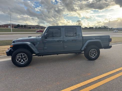 Used 2025 Jeep Gladiator Rubicon image 12