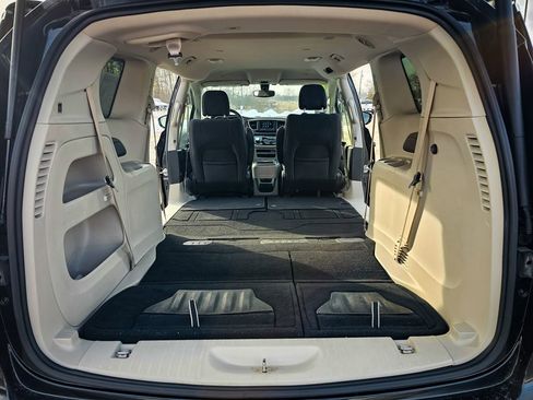 Used 2018 Chrysler Pacifica Touring Plus image 34