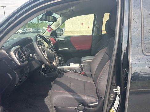Used 2019 Toyota Tacoma SR5 RWD image 16