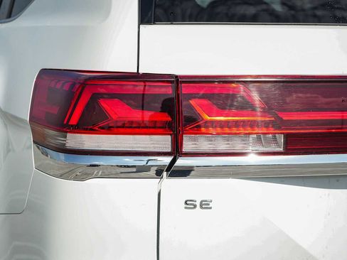 Certified 2024 Volkswagen Atlas SE image 9