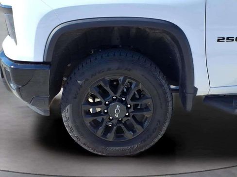 Used 2025 Chevrolet Silverado 2500 Custom w/ Custom Value Package image 9