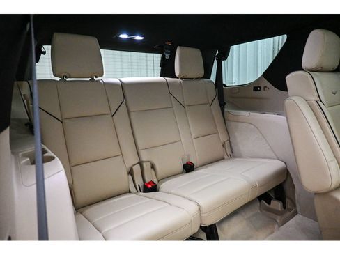 Used 2024 Cadillac Escalade Premium Luxury AWD/4WD image 22