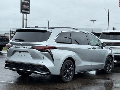 Used 2021 Toyota Sienna XSE image 42