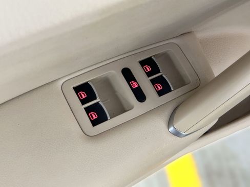 Used 2017 Volkswagen Passat 1.8T SE w/ SE Lighting Package image 13