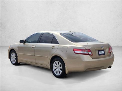 Used 2010 Toyota Camry LE FWD image 8