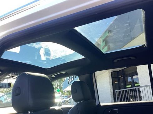 Used 2021 Mercedes-Benz GLB 250 4MATIC w/ Premium Package image 25