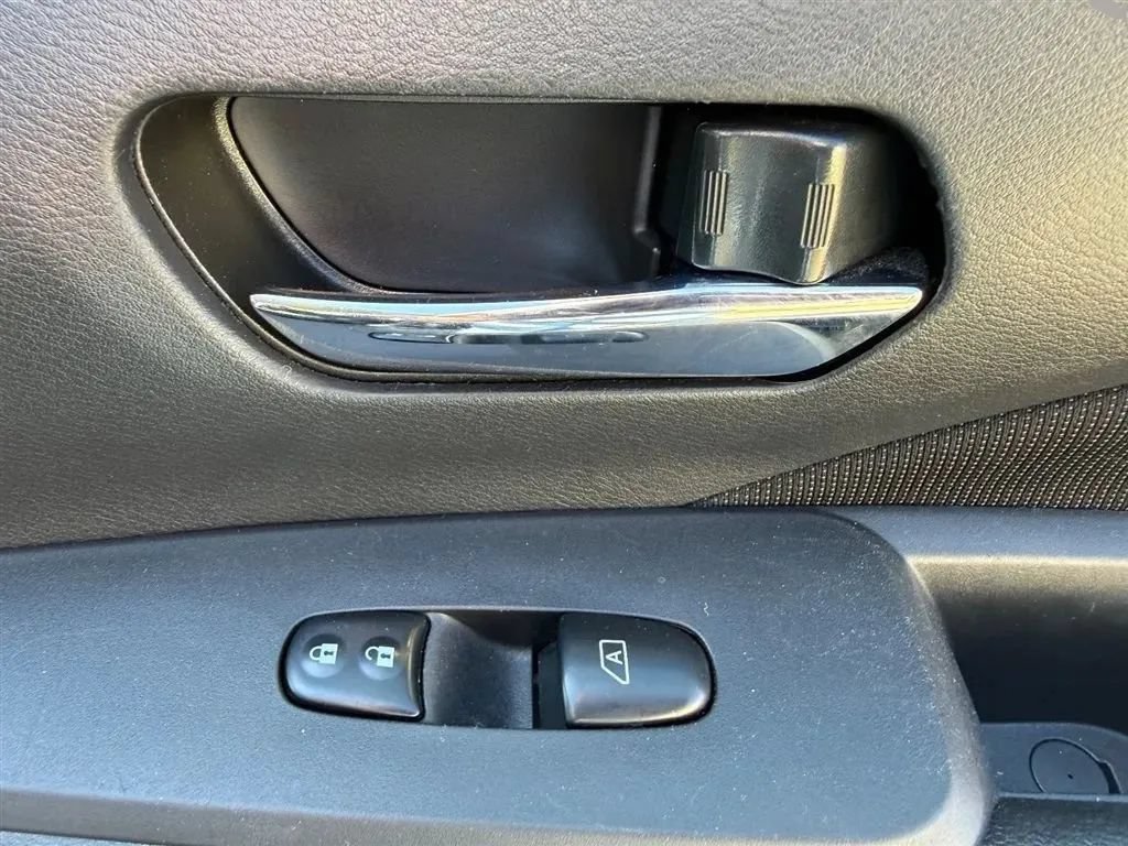 Used 2021 Nissan Kicks SV FWD image 25