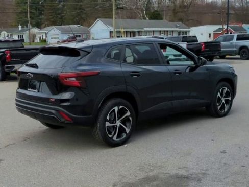 Certified 2024 Chevrolet Trax RS w/ Sunroof Package FWD image 8