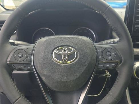 Used 2019 Toyota RAV4 LE FWD image 7