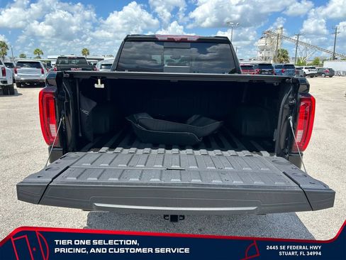 Used 2023 GMC Sierra 1500 Denali w/ Technology Package AWD/4WD image 10
