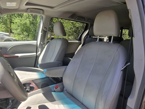 Used 2013 Toyota Sienna XLE AWD/4WD image 11