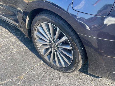 Used 2017 Kia Cadenza Premium w/ Luxury Package FWD image 10