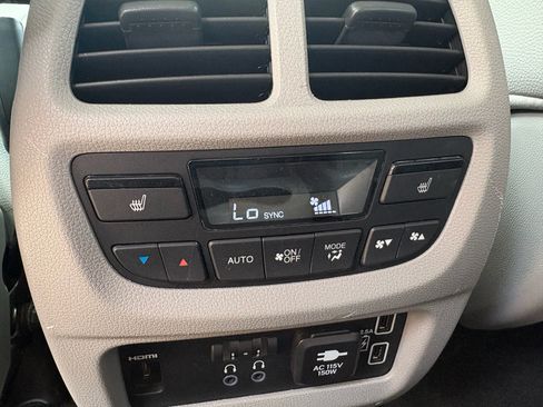 Certified 2022 Honda Pilot Touring image 30