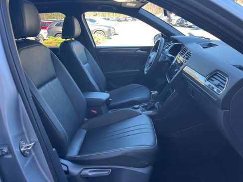 Certified 2023 Volkswagen Tiguan SE R-Line image 33