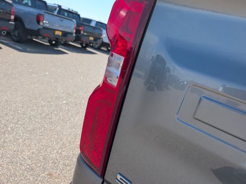 Used 2022 Chevrolet Silverado 1500 RST AWD/4WD image 17