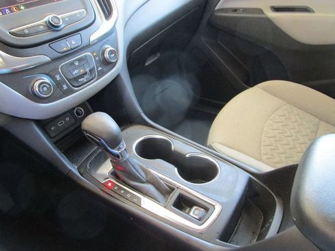 Used 2022 Chevrolet Equinox LS w/ LS Convenience Package FWD image 33