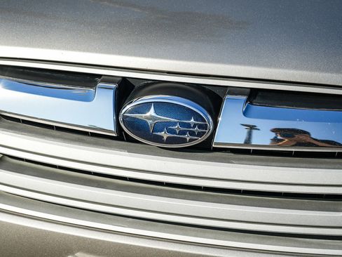 Used 2014 Subaru Outback 2.5i Limited w/ Accessory Value Package (OY1) AWD/4WD image 10