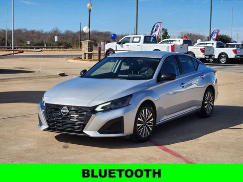 Used 2024 Nissan Altima 2.5 SV image 3