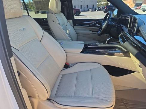 Used 2022 Cadillac Escalade ESV Premium Luxury image 10