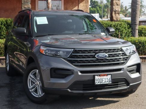 Used 2022 Ford Explorer XLT image 2