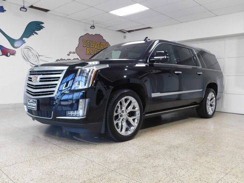 Used 2023 GMC Yukon XL Denali w/ LPO, Floor Liner Package AWD/4WD image 1