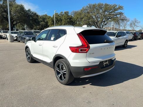 Used 2023 Volvo XC40 B4 Plus image 4