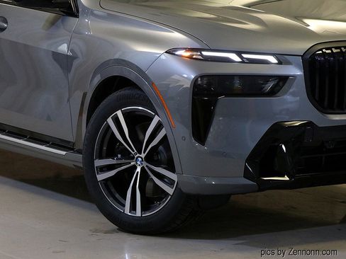 Used 2026 BMW X7 xDrive40i w/ M Sport Package image 3