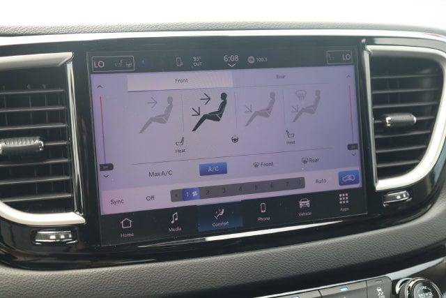 Certified 2024 Chrysler Pacifica Touring-L FWD image 23