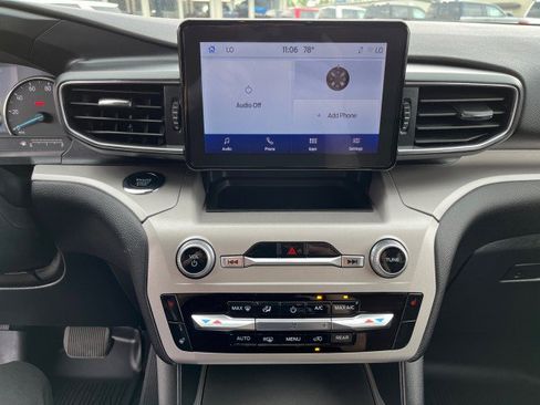 Used 2023 Ford Explorer XLT w/ Equipment Group 202A image 17