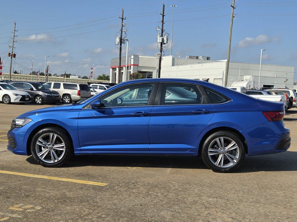 Used 2024 Volkswagen Jetta SE FWD image 6
