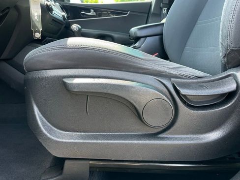 Used 2017 Kia Sorento L FWD image 23