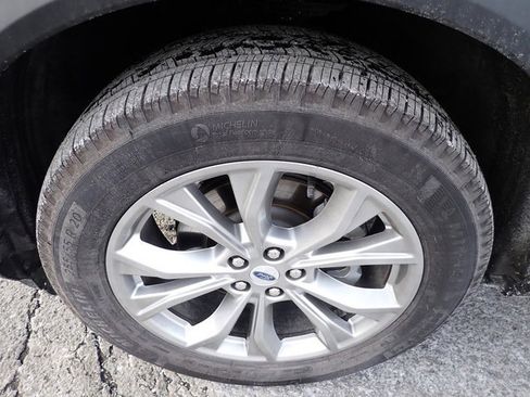 Used 2023 Ford Explorer XLT w/ Equipment Group 202A image 9