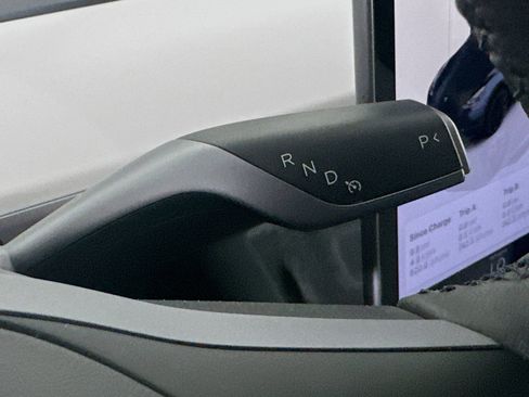 Used 2024 Tesla Model Y Long Range image 24